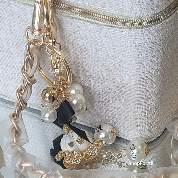 Chanel - Picture 11 of 16